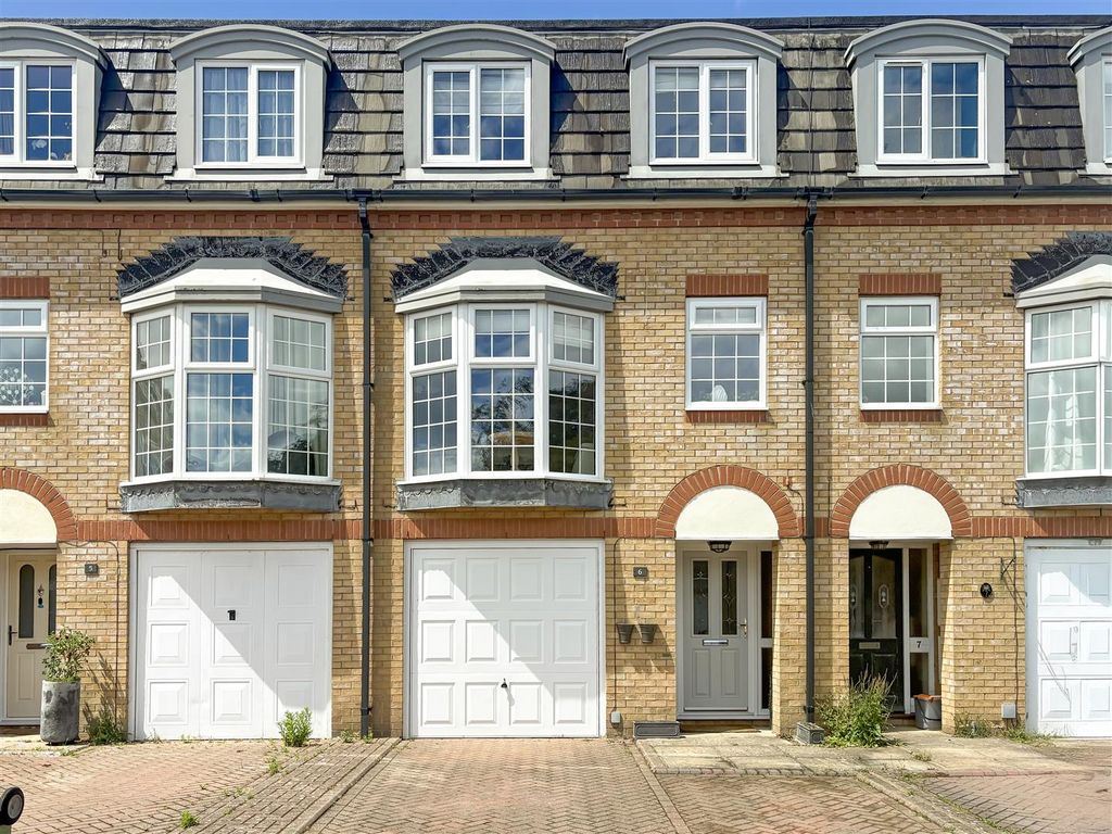 Property photo 1 of 22 6 Blenheim Close New Image.Jpg