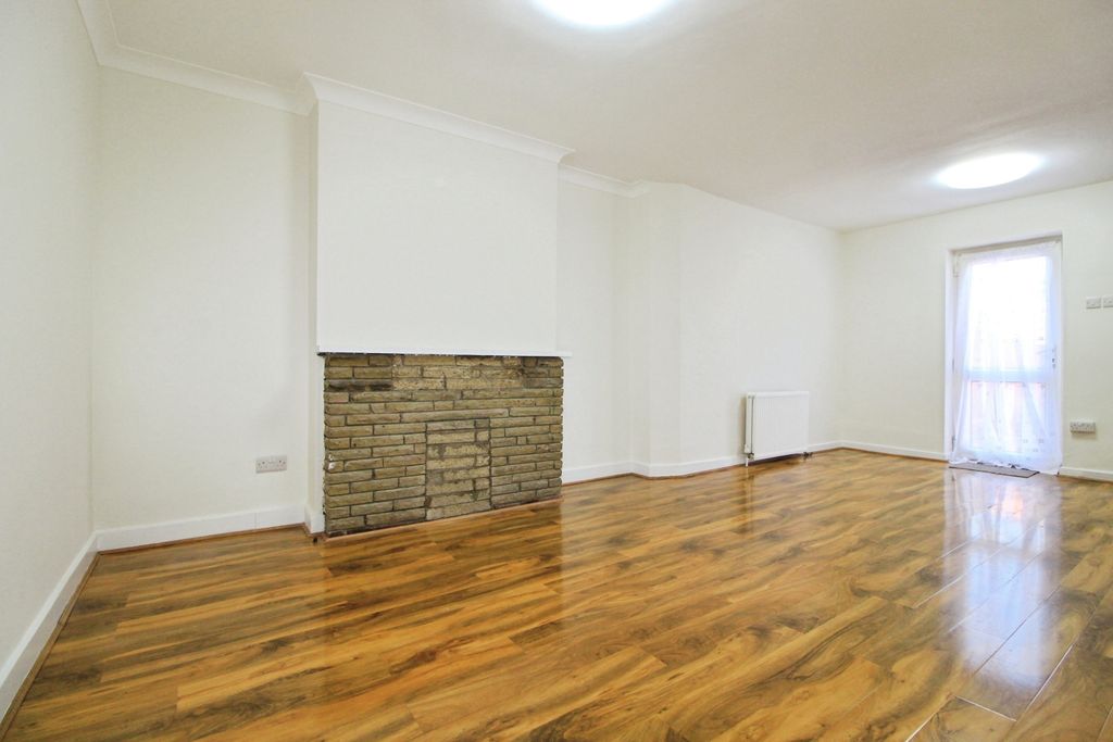 Property photo 2 of 23 E26c43d4-Img 8855