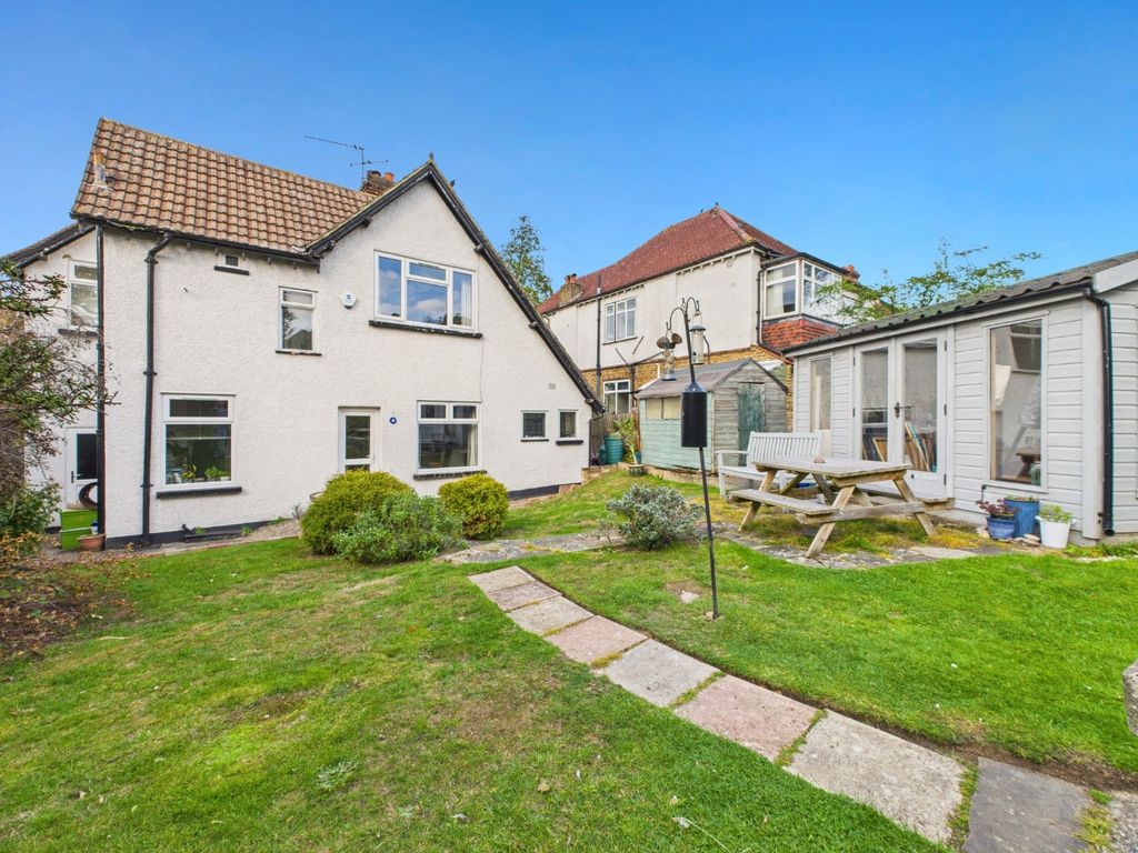 Property photo 2 of 16 4596671