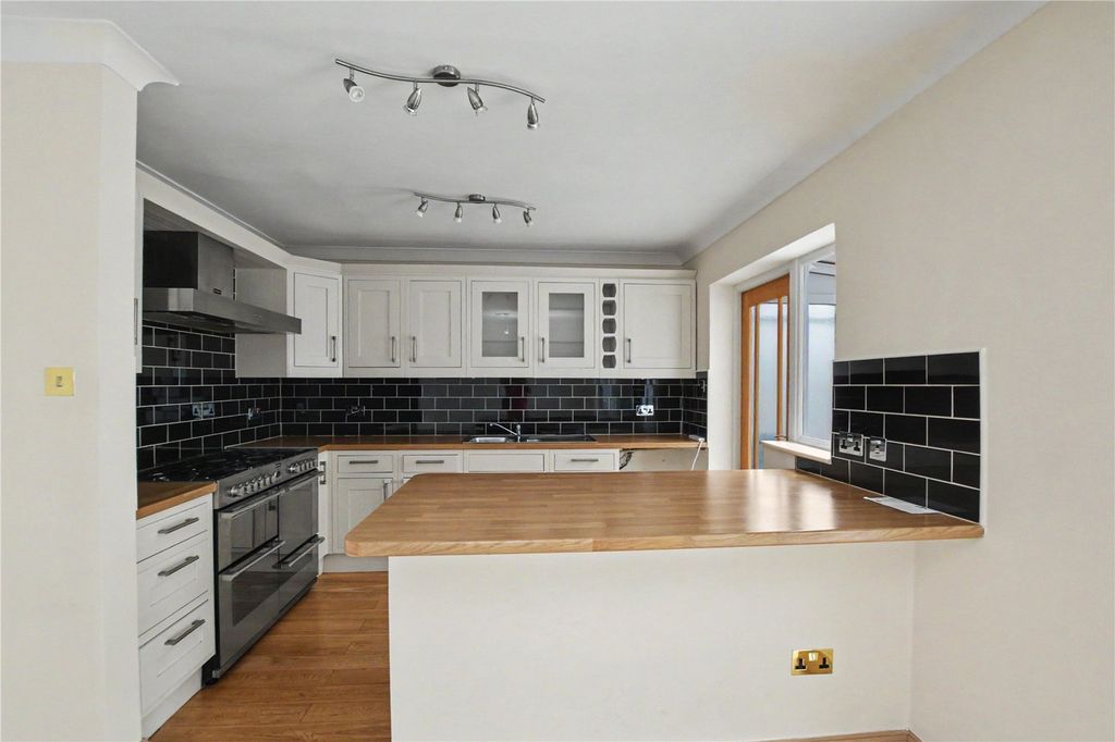 Property photo 2 of 23 Picture No. 05