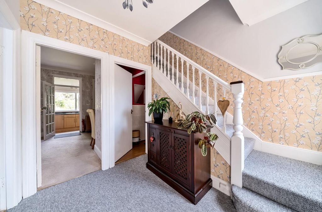 Property photo 2 of 27