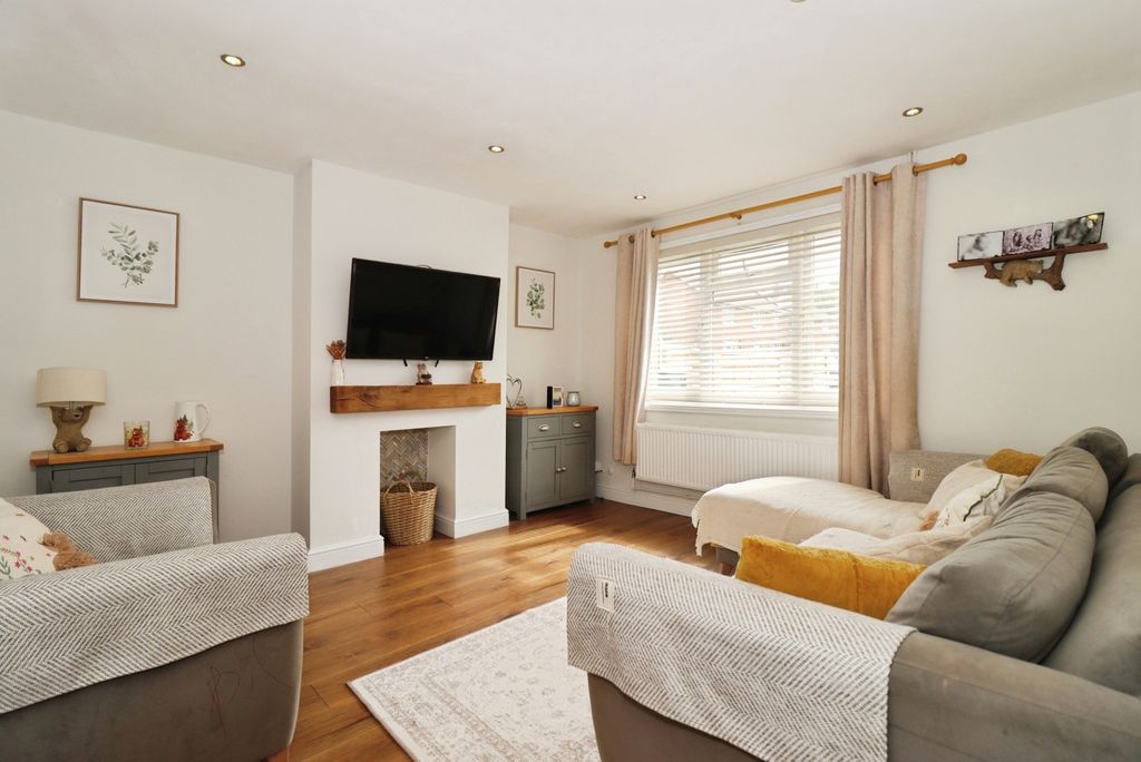 Property photo 2 of 17 Pbox-Img.Jpg