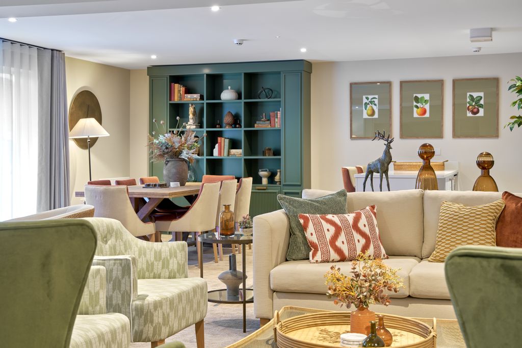 Property photo 1 of 11 Communal Lounge