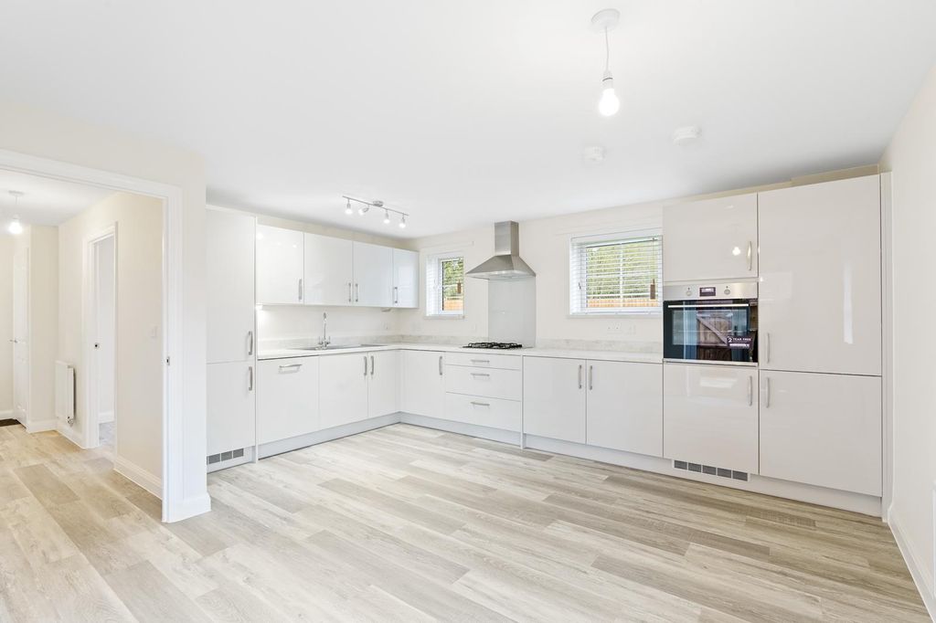 Property photo 3 of 34 Image