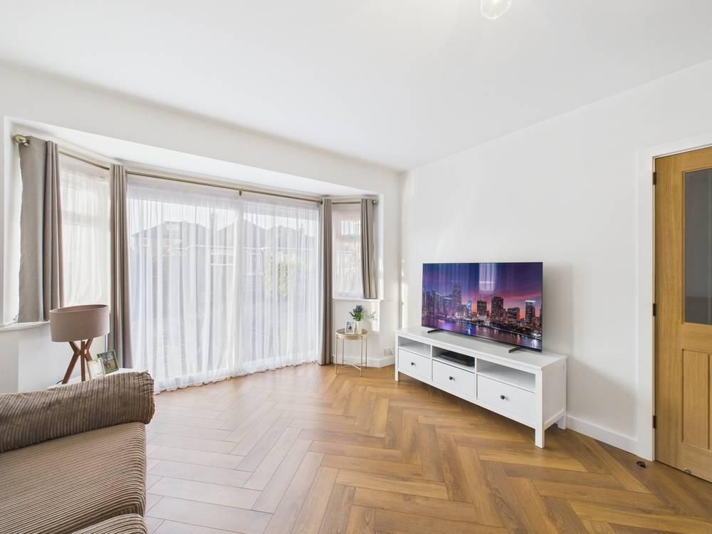 Property photo 3 of 20 Living Room