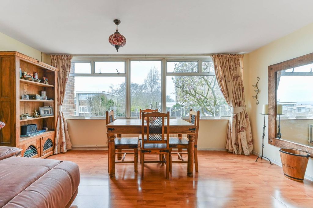 Property photo 3 of 22