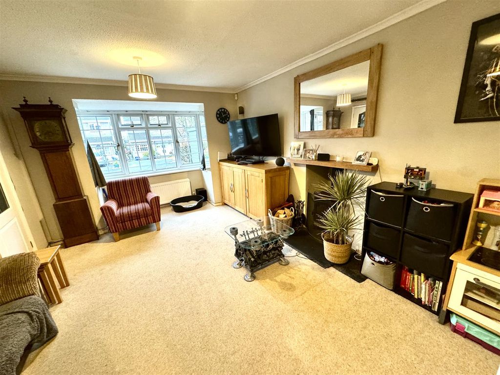 Property photo 2 of 16 Living Room