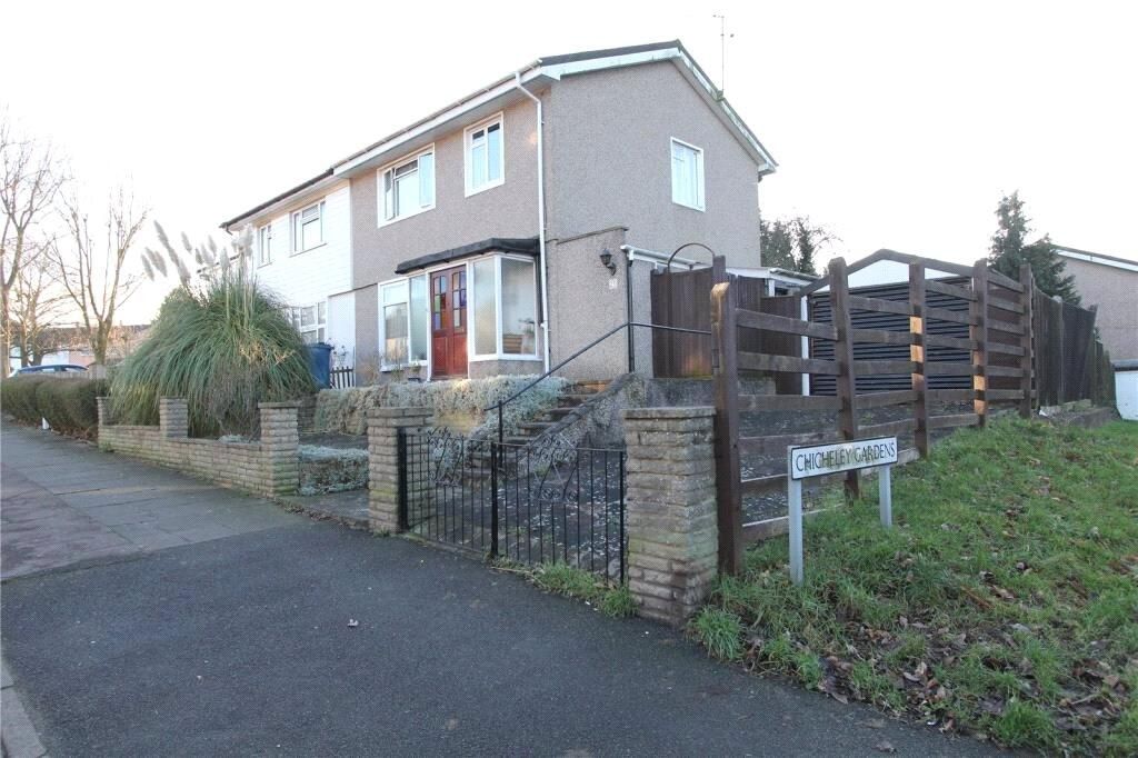 Property photo 1 of 8 Three-Bedroom Semi-Detached Property For Rent