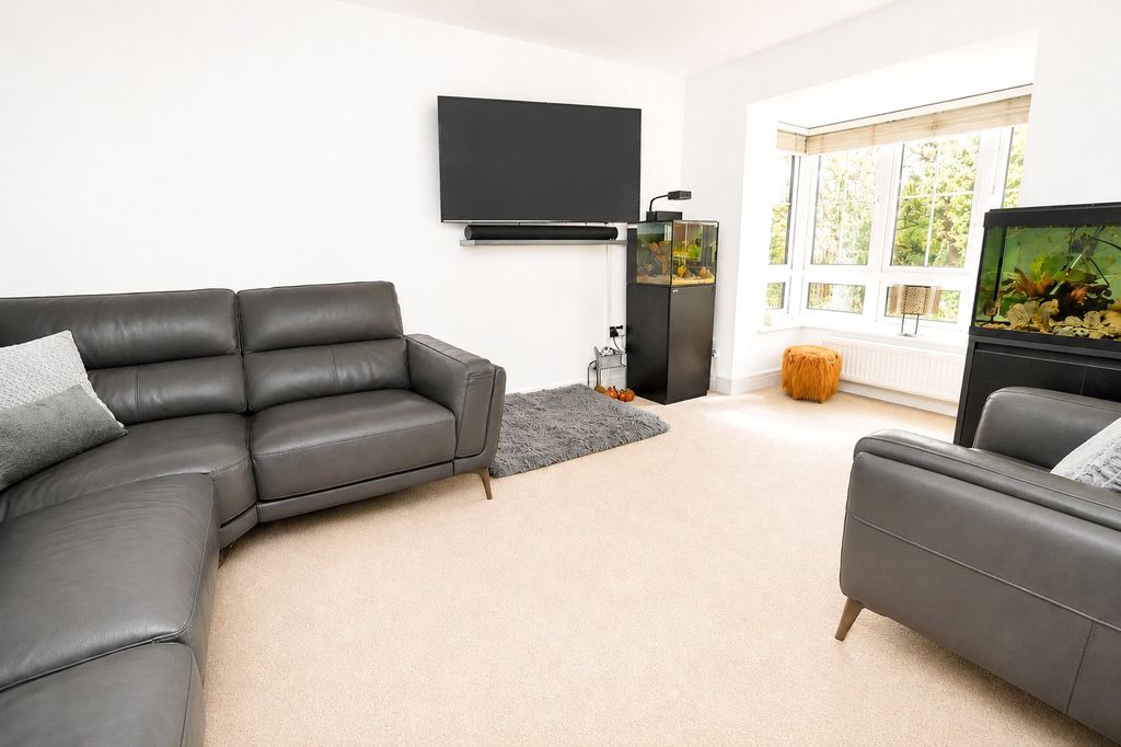 Property photo 2 of 13 Lounge