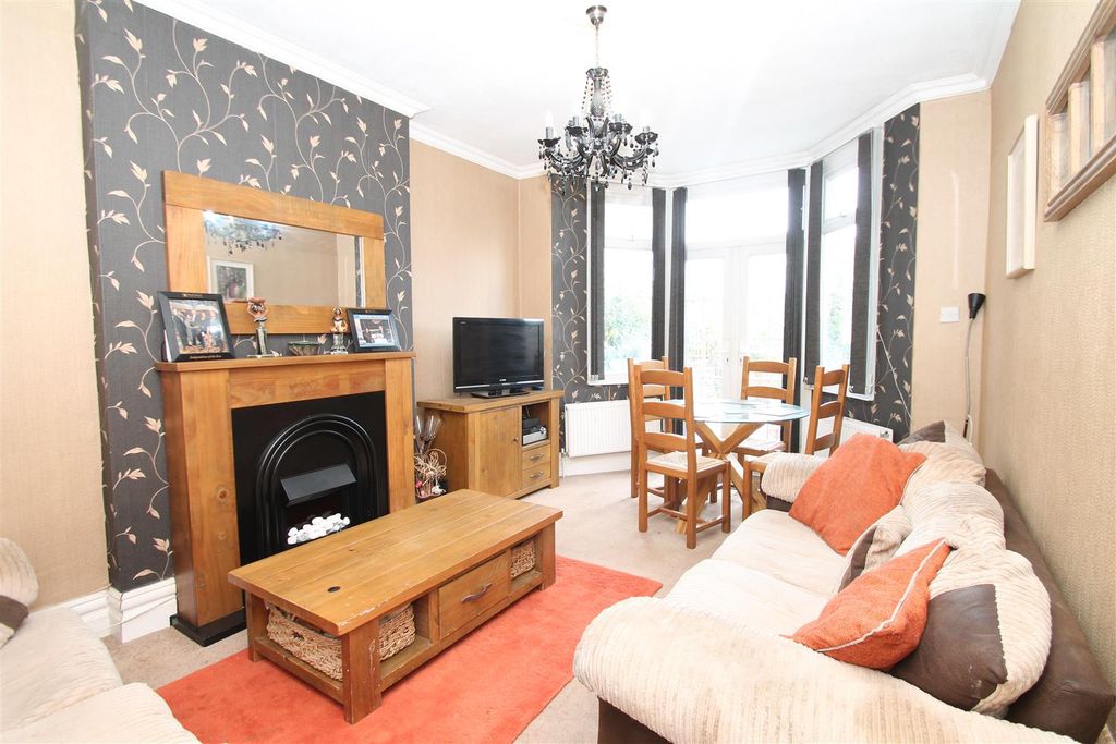 Property photo 3 of 20 Rear Reception