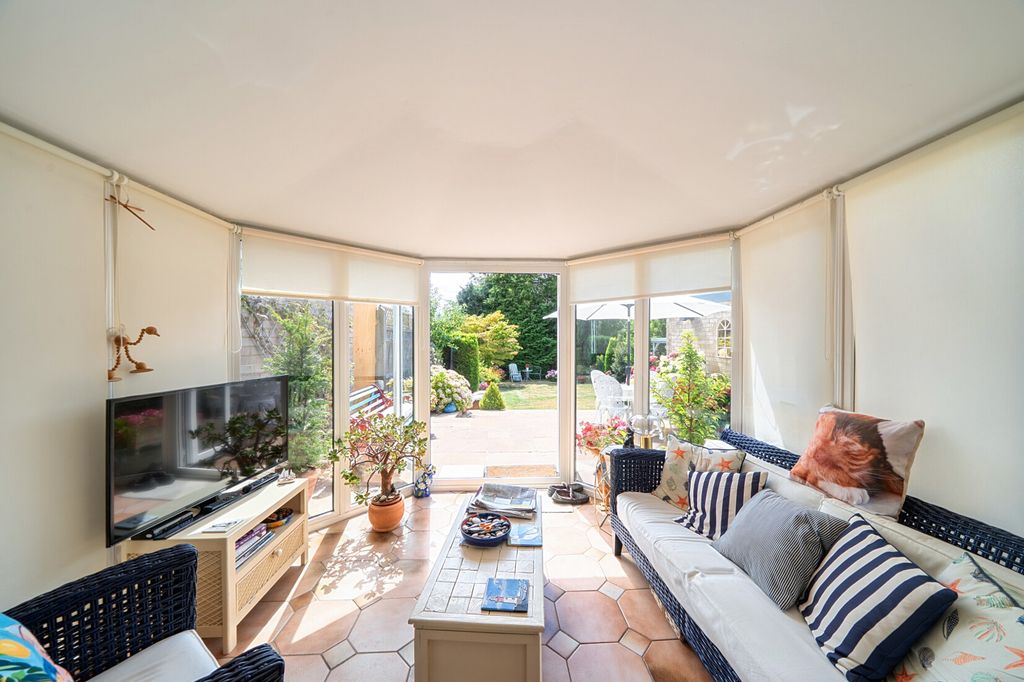 Property photo 2 of 21 Conservatory