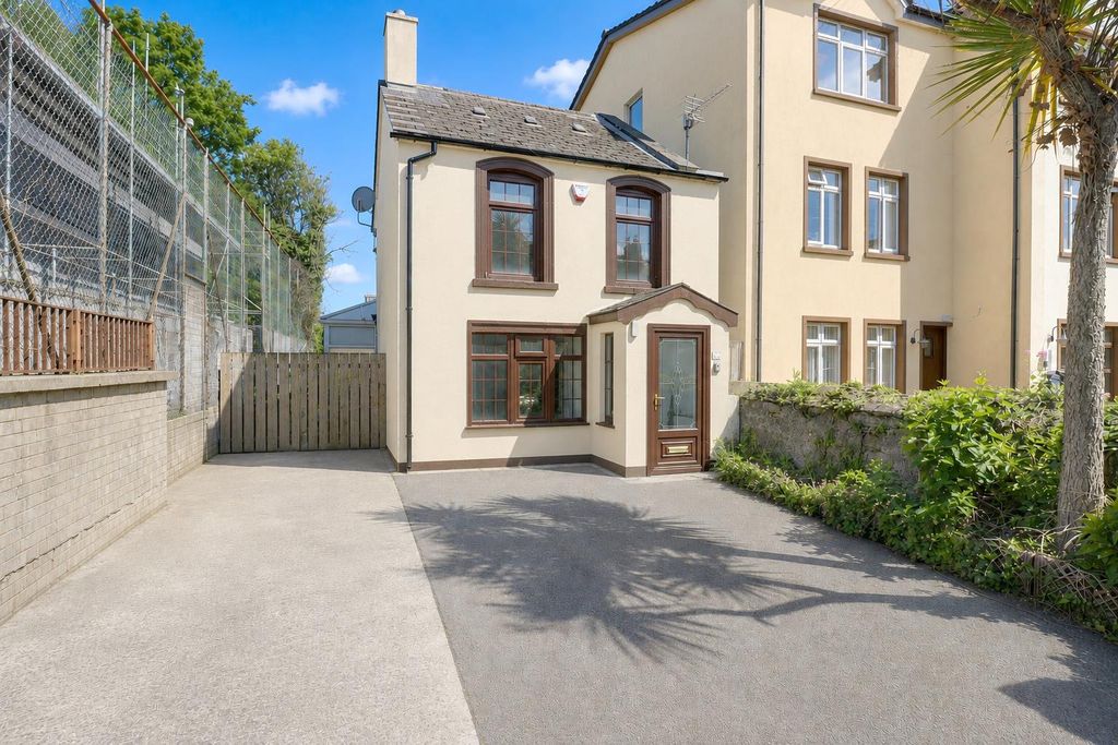 Property photo 1 of 16 Entrance