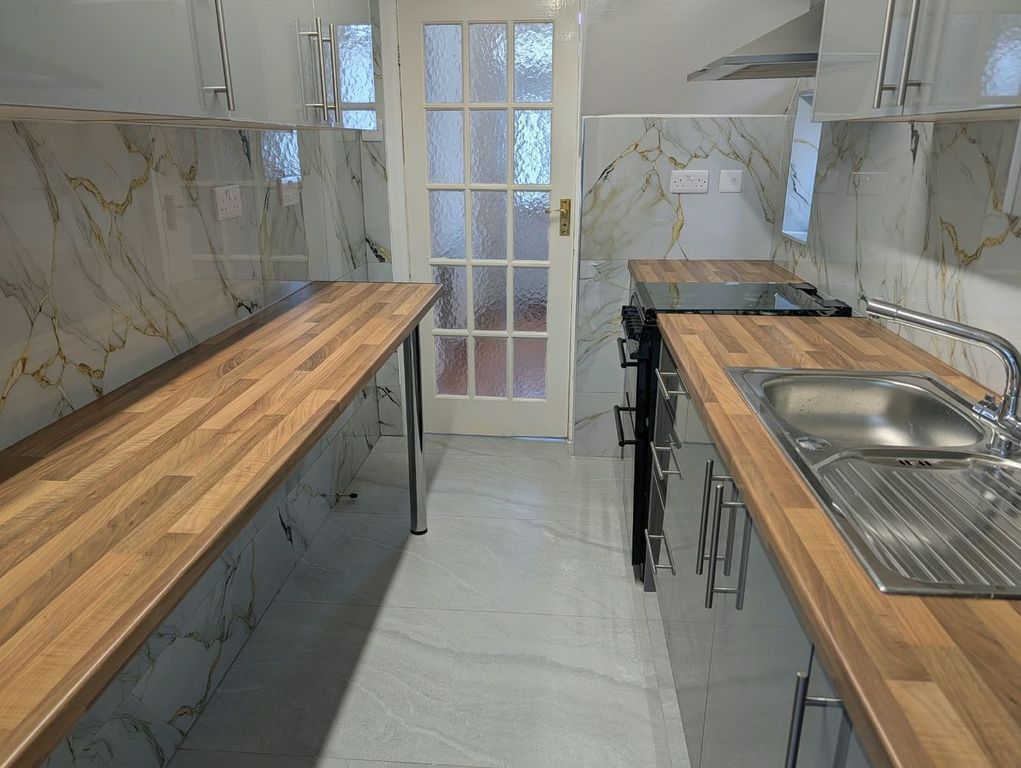 Property photo 3 of 14 Kitchen