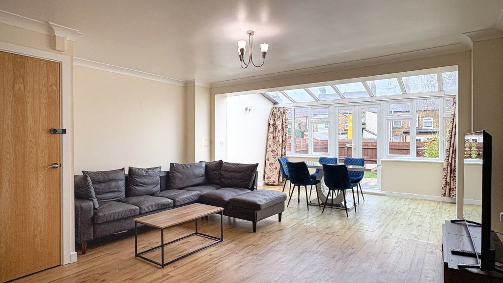 Property photo 1 of 30 Living Room