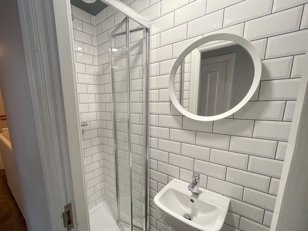 Property photo 2 of 7 58 Halsbury