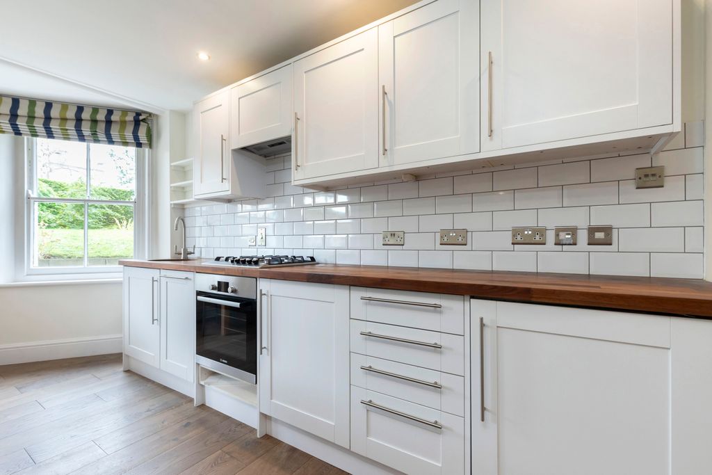 Property photo 3 of 7 1 Princes Court-05