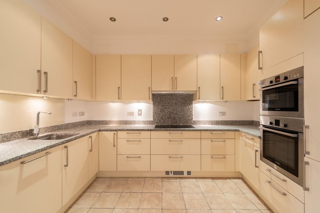 Property photo 3 of 17 Ground Floor