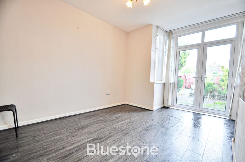 Property photo 3 of 25