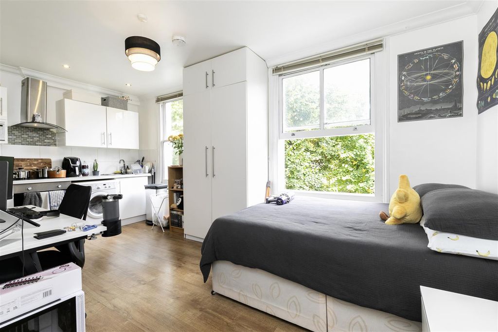 Property photo 2 of 11 F6, 6 Bamborough Gardens -2.Jpg