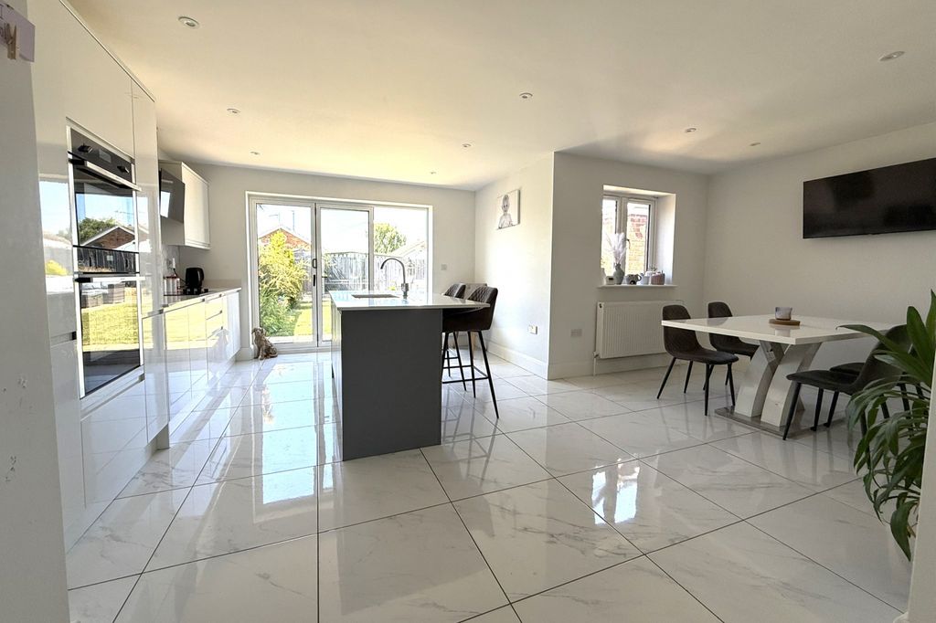 Property photo 2 of 19 Gallery