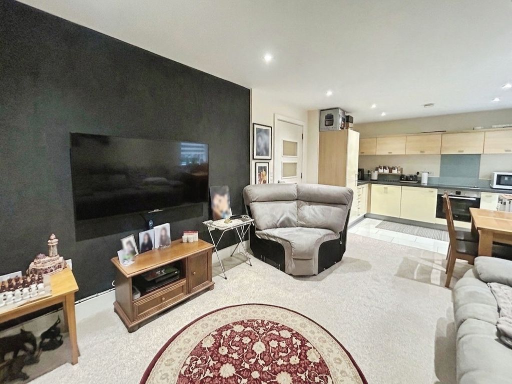 Property photo 2 of 16 Pbox-Img.Png