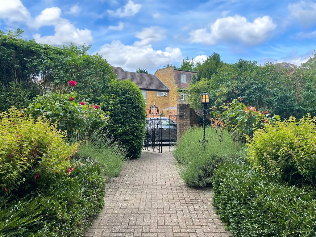 Property photo 1 of 10 Approach
