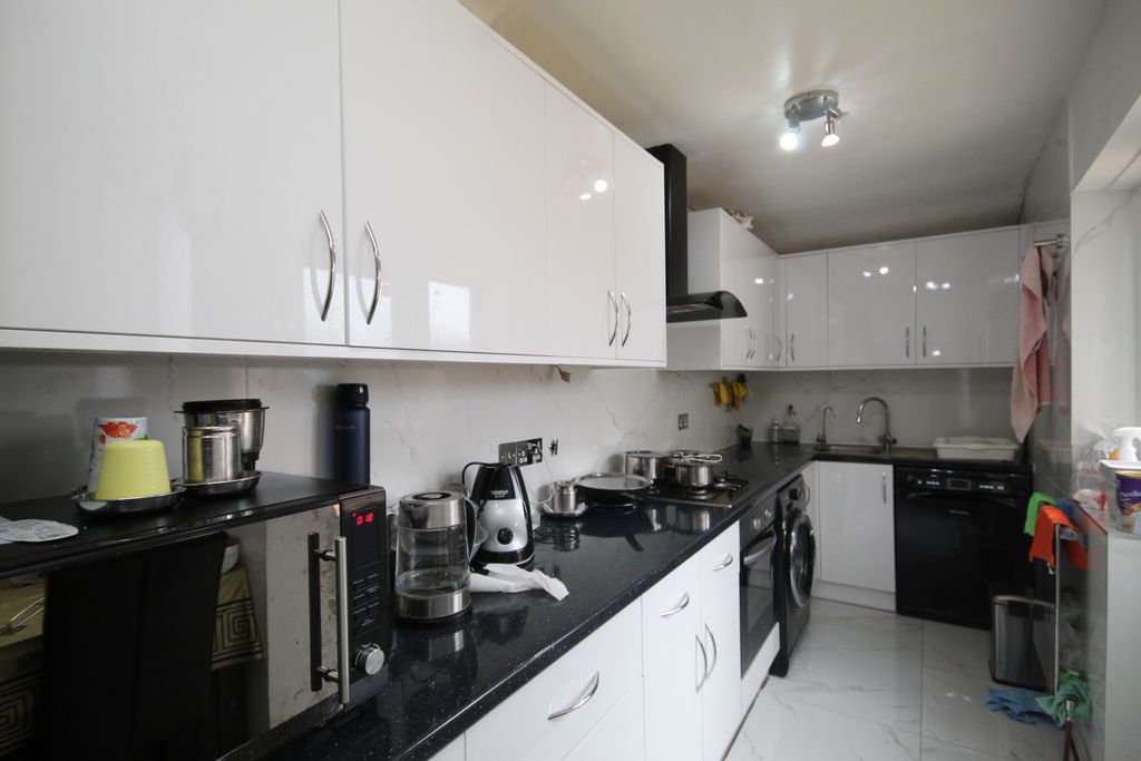 Property photo 1 of 8 Greenbank Avenue, Wembley, Middlesex, Ha0
