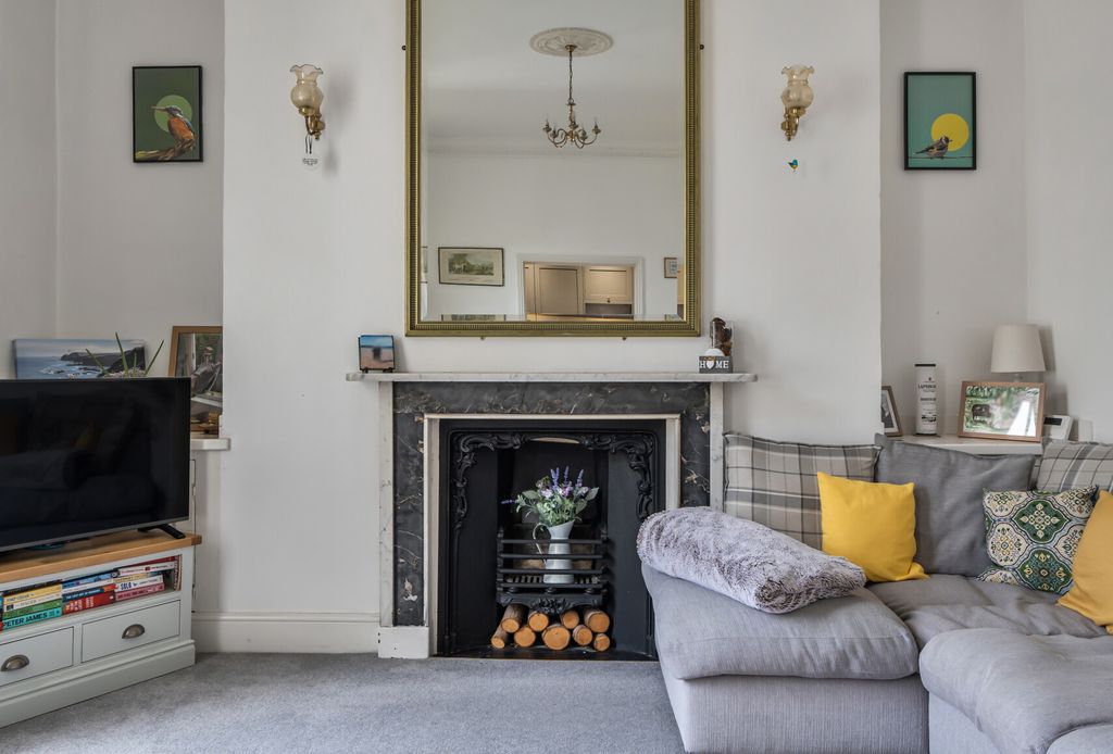 Property photo 3 of 11 1386047-10-692d7E...