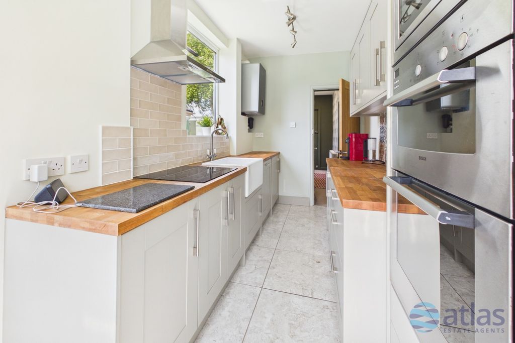 Property photo 2 of 19 Kitchen