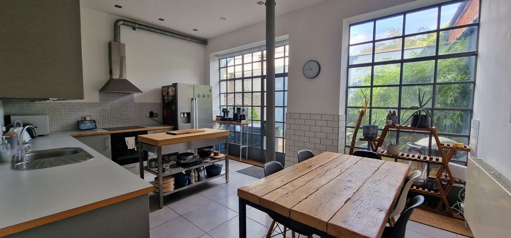 Property photo 2 of 17 Kitchen