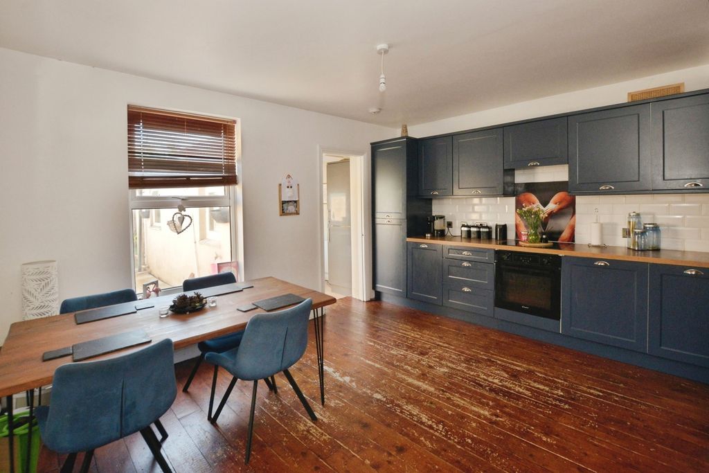 Property photo 3 of 17 Pbox-Img.Jpg