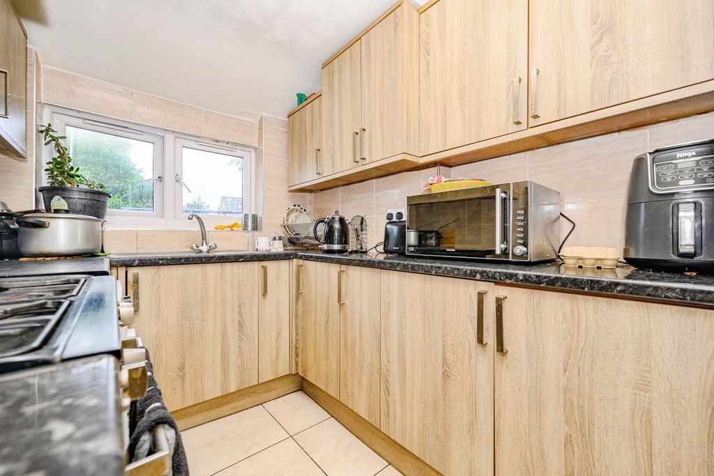 Property photo 3 of 10 Pbox-Img.Jpg