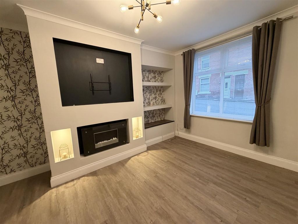 Property photo 2 of 10 Lounge