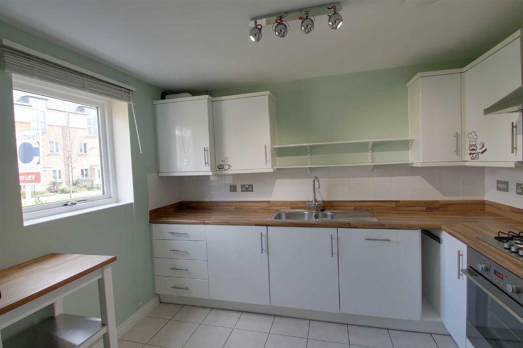 Property photo 2 of 20