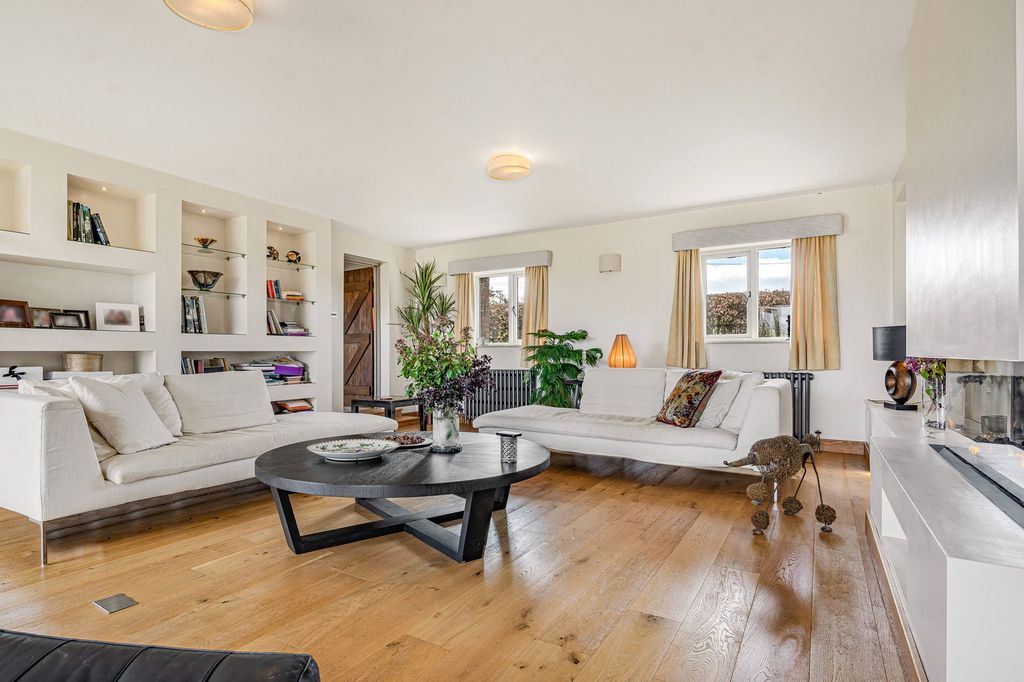 Property photo 3 of 32