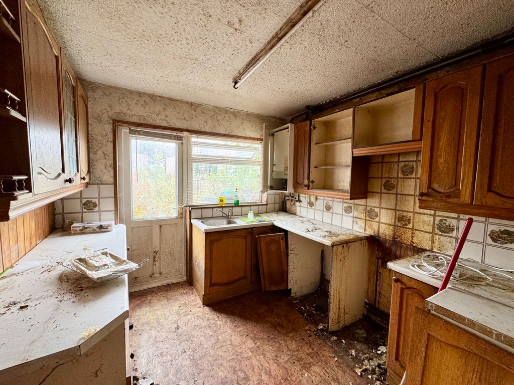 Property photo 3 of 5 Kitchen