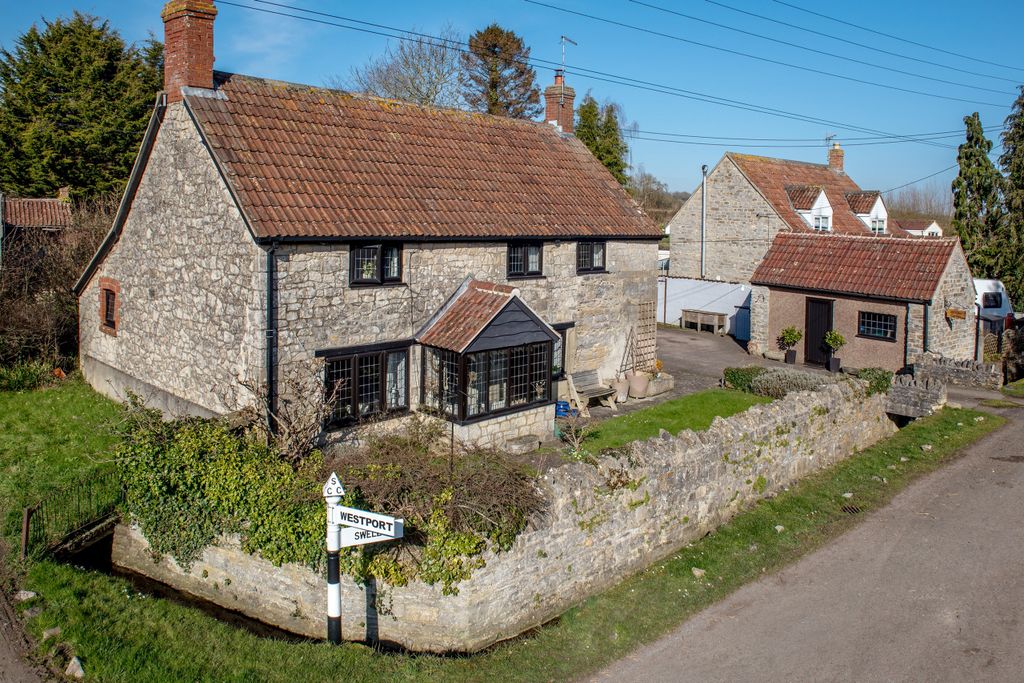 Property photo 1 of 29 .