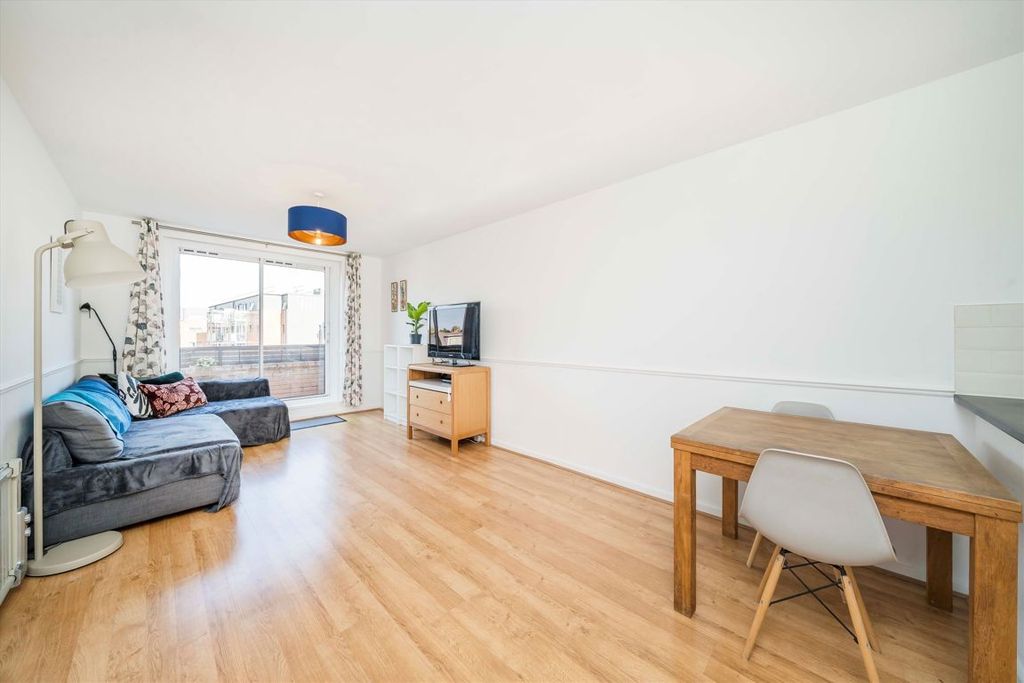 Property photo 2 of 7