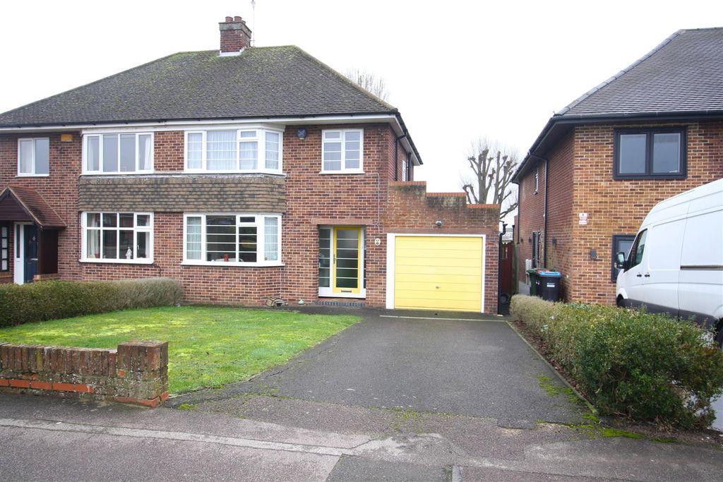 Property photo 1 of 20 48 Shenley Front.Jpg