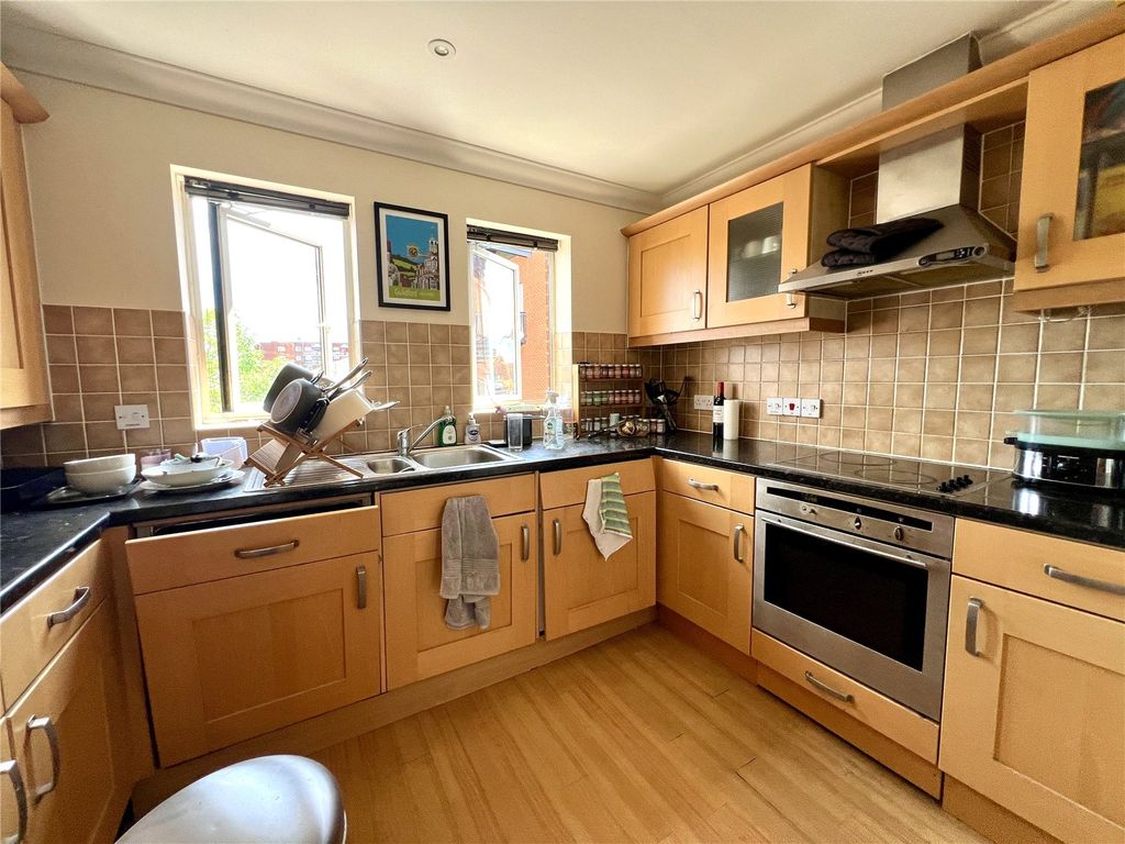 Property photo 3 of 9 Kitchen