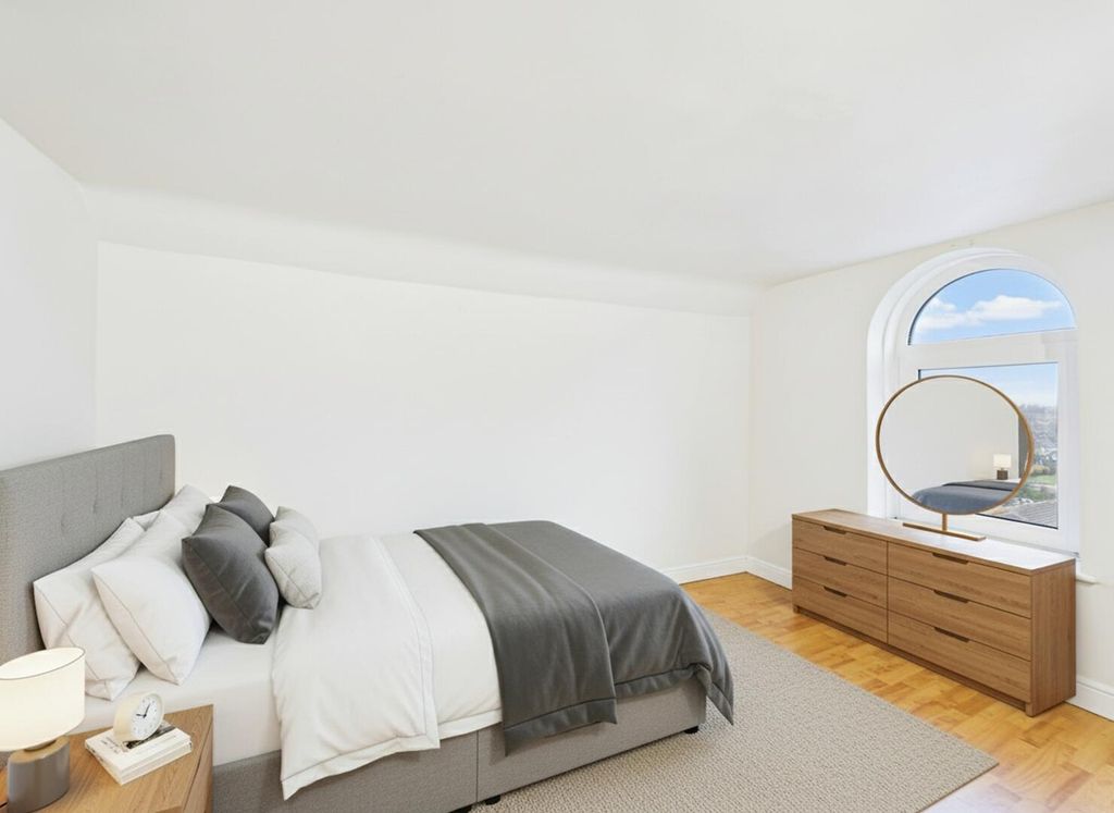 Property photo 3 of 14 Bedroom