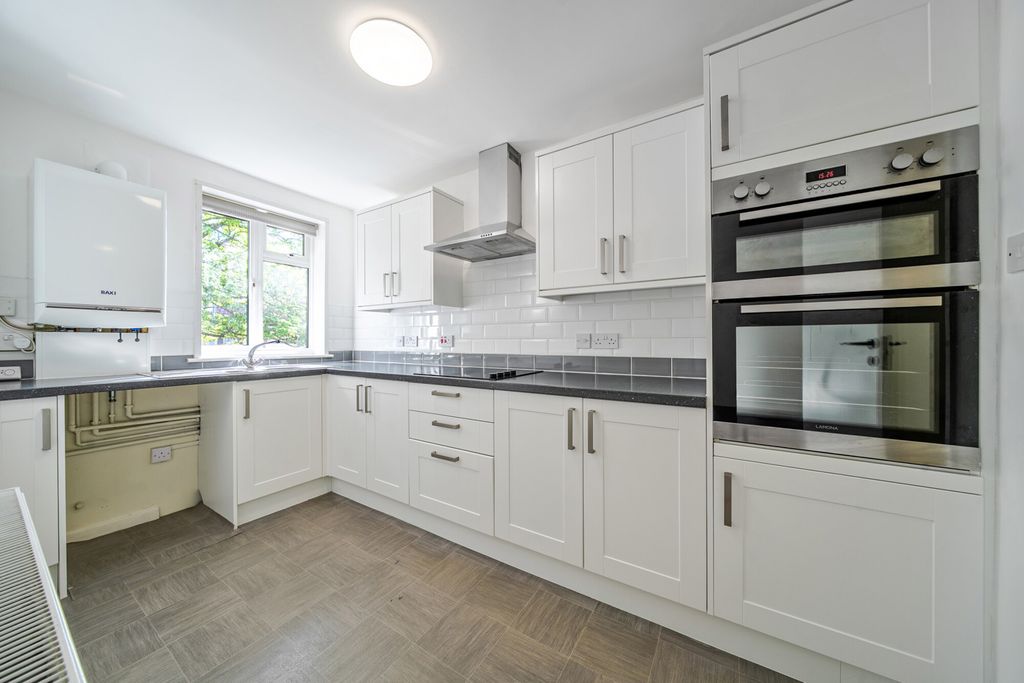 Property photo 2 of 20 1449885-19-69F0Db...