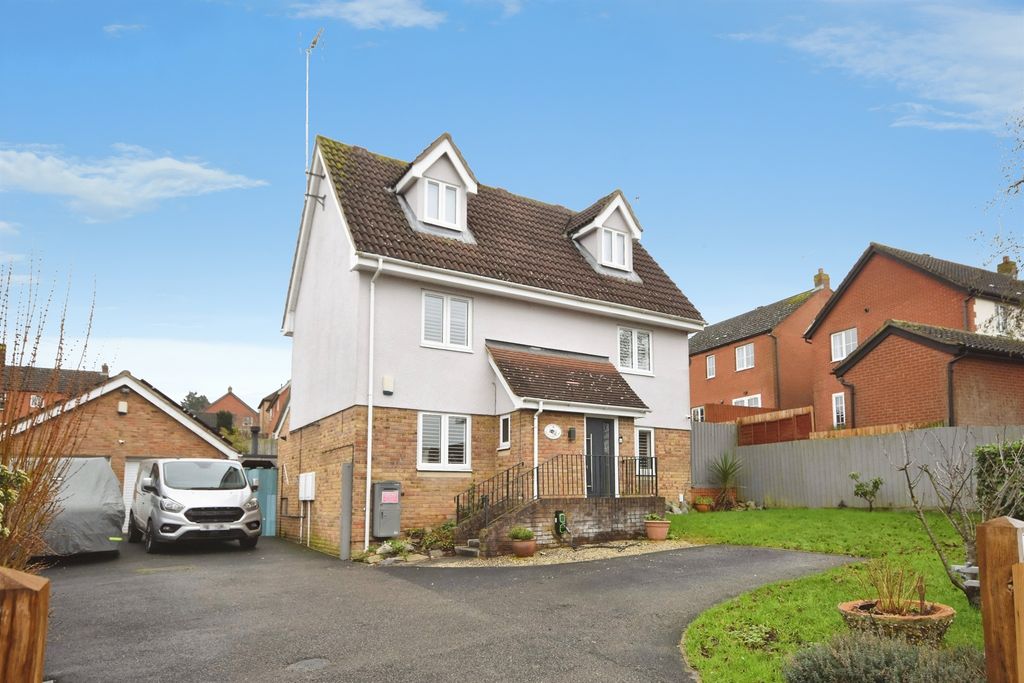 Property photo 1 of 17
