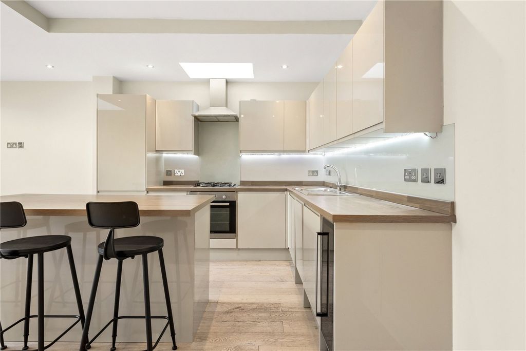 Property photo 3 of 12 Kitchen