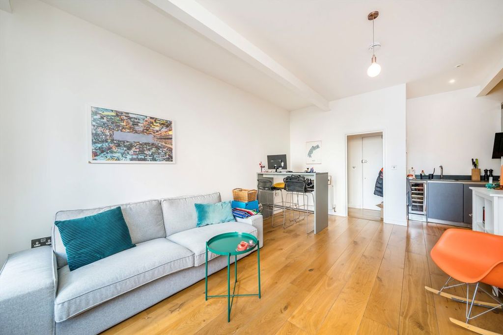 Property photo 3 of 6