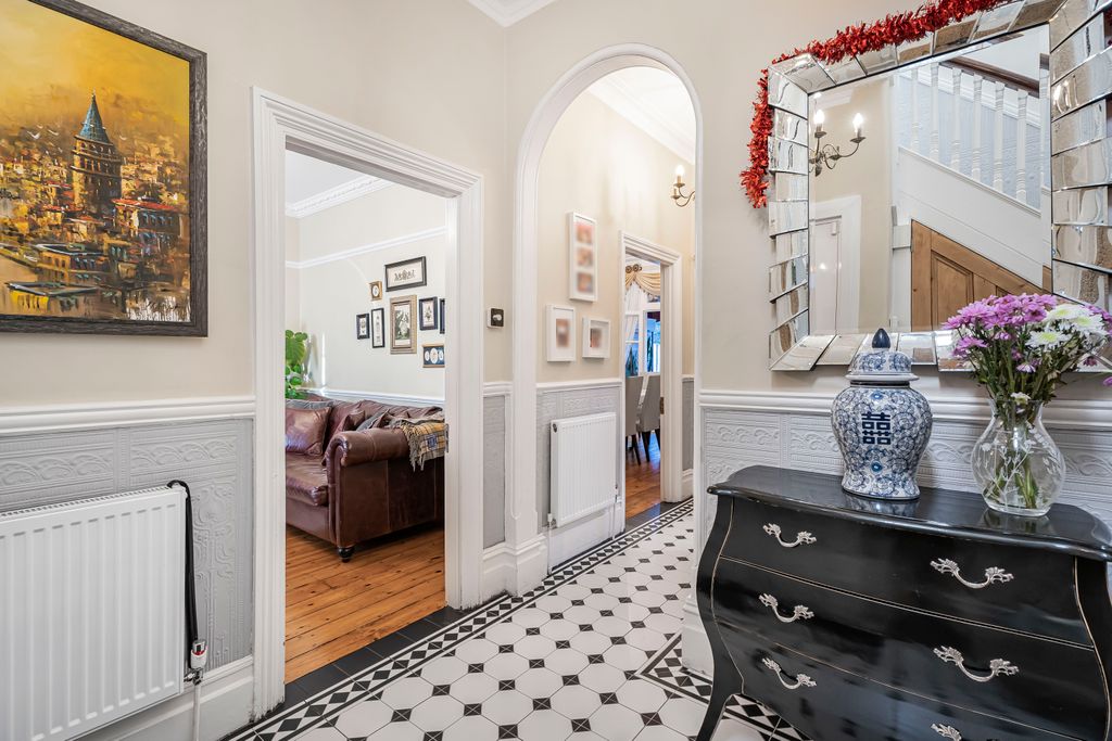 Property photo 3 of 38