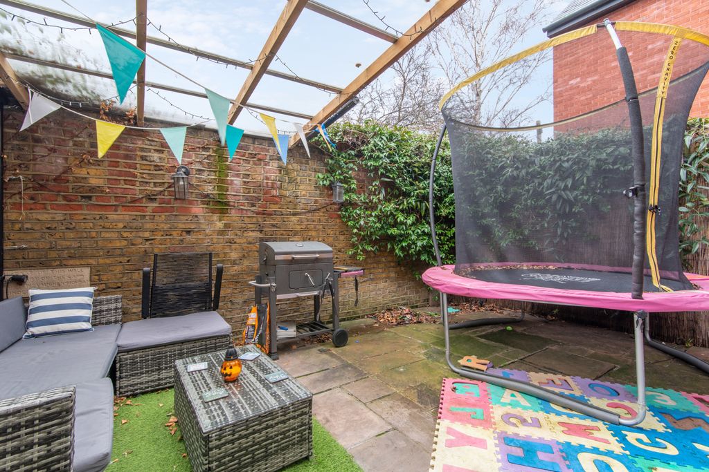 Property photo 2 of 17