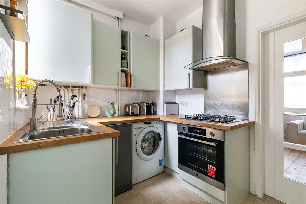 Property photo 2 of 11 Picture No. 13