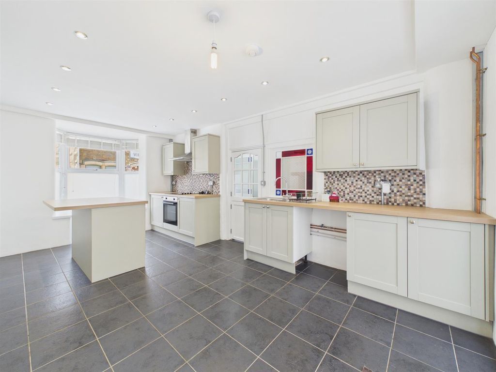 Property photo 3 of 15 Kitchen