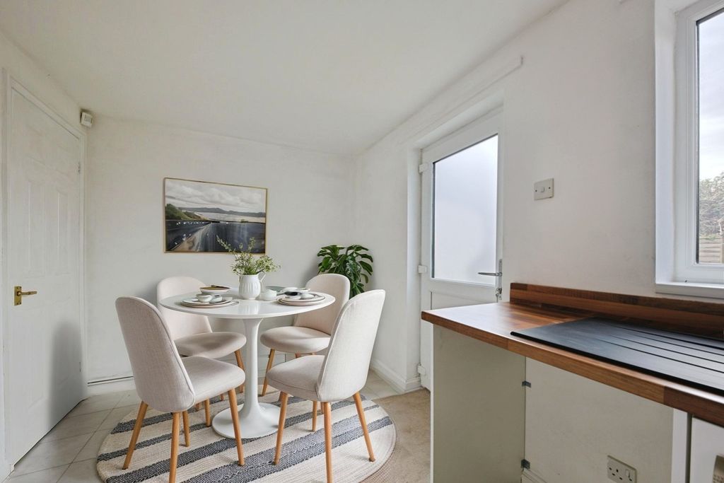 Property photo 3 of 10 4464637